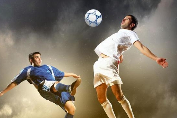 為什么足球球員的薪資都很高？